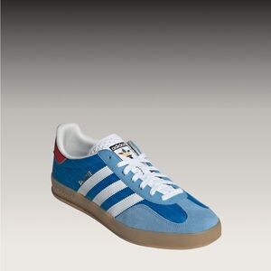 Adidas Gazelle Sneakers. Bright Blue/Cloud White. Mens size 8, Women’s size 10.